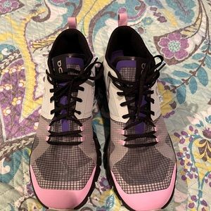 On cloud x shift size 10 Womens